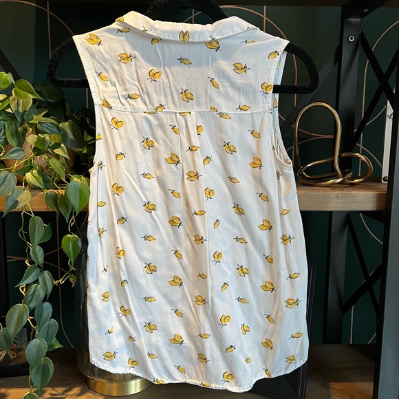 H&M Lemon Button Down Top 🍋 - Picture 2 of 3